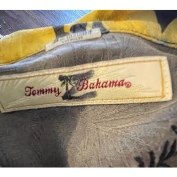 Tommy Bahama Men's Tropical Print 100% Silk Short Sleeve Button Up Shirt Size XL - Picture 3 of 4